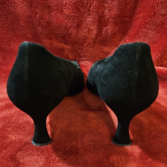 Stuart Weitzman Elegant Black Suede Low Heel Women's Pumps - Size 10M - Picture 6 of 9